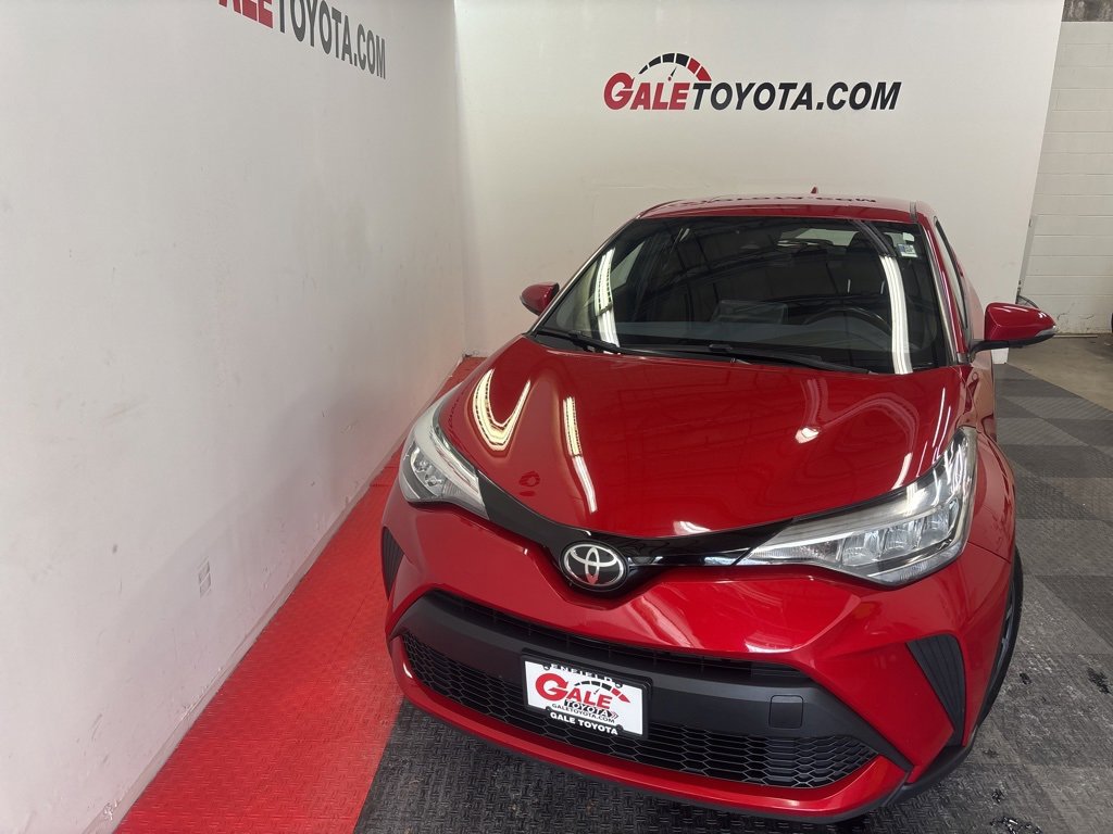 Used 2021 Toyota C-HR XLE image 2