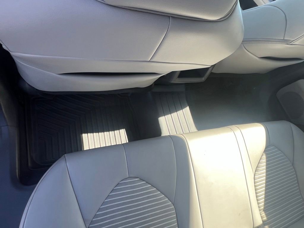 Used 2022 Toyota Camry SE image 15