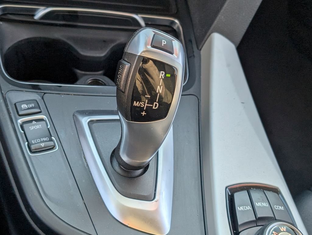 Used 2018 BMW 320i Sedan image 25