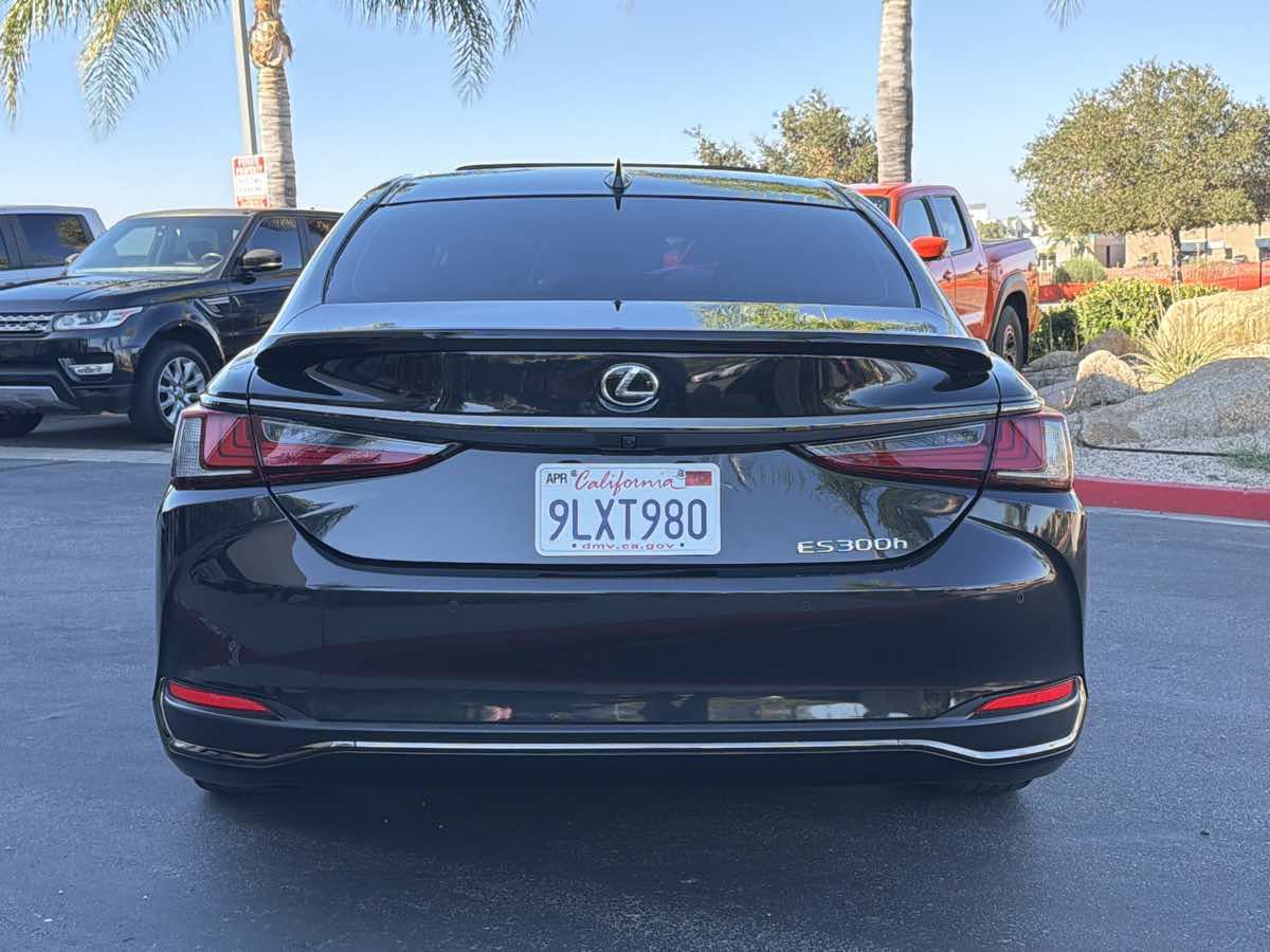 Used 2024 Lexus ES 300h F Sport w/ Accessory Package (Z1) FWD image 10
