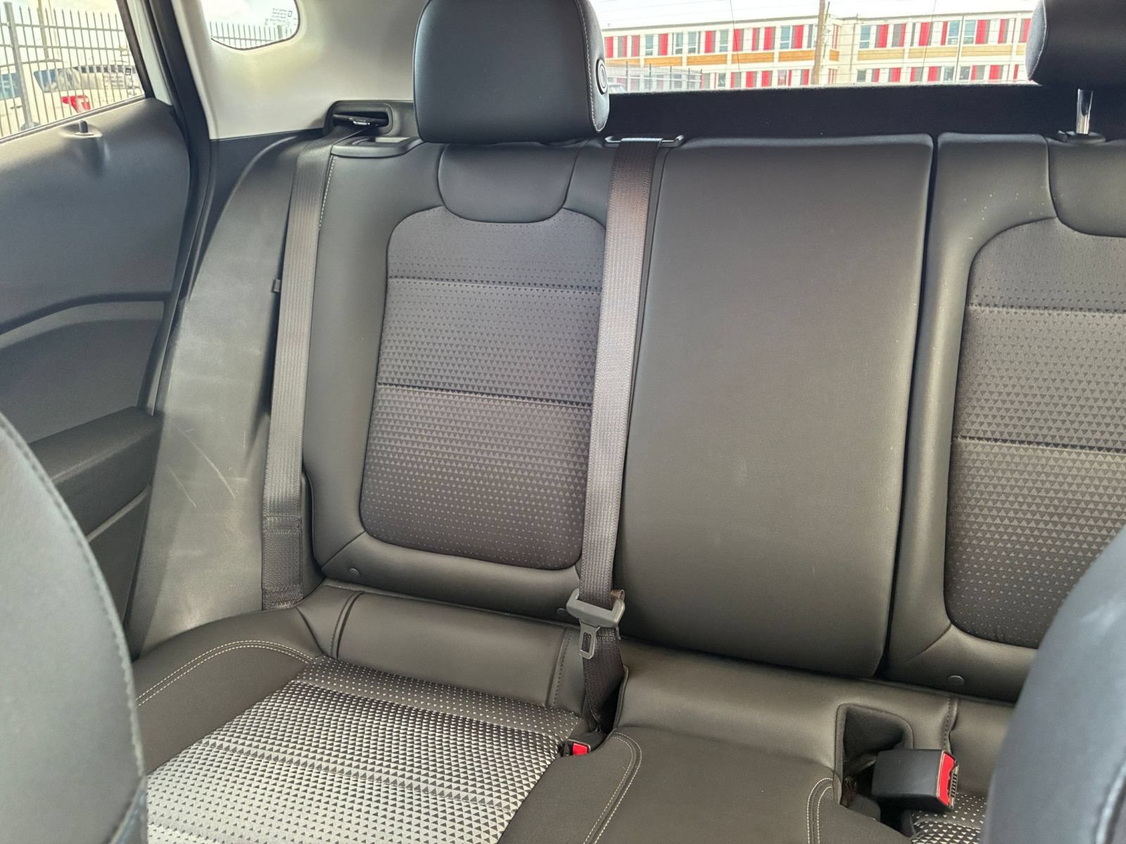 Used 2025 Chevrolet Trax LT FWD image 35
