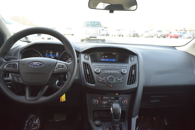 Used 2018 Ford Focus SE w/ SE Appearance Package image 30