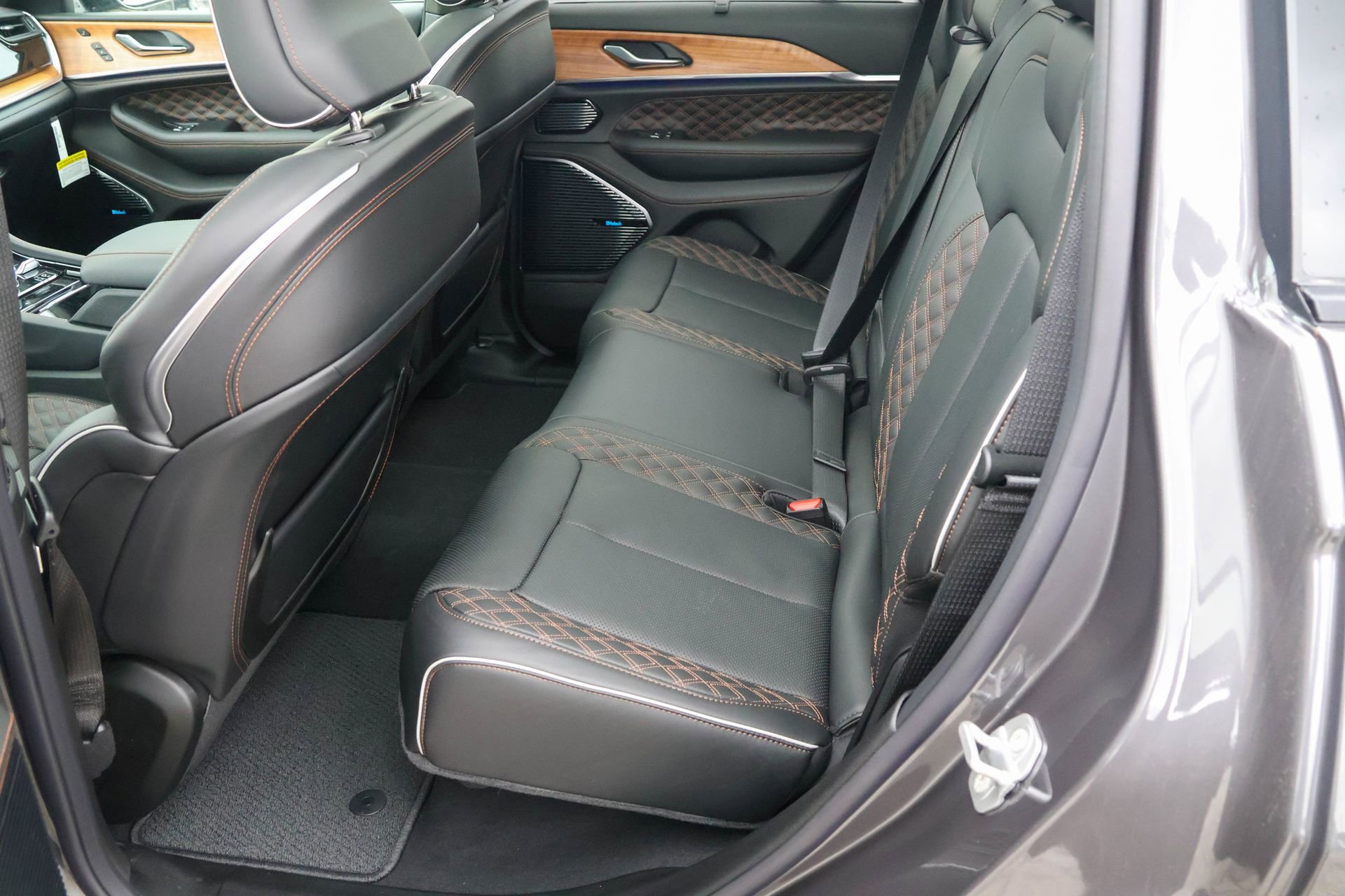 New 2026 Jeep Grand Cherokee Summit w/ Obsidian Package image 15