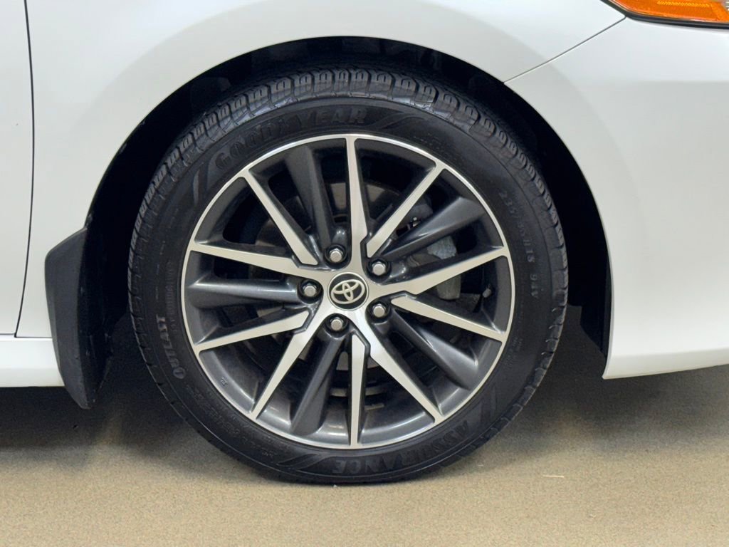 Used 2021 Toyota Camry XLE FWD image 4