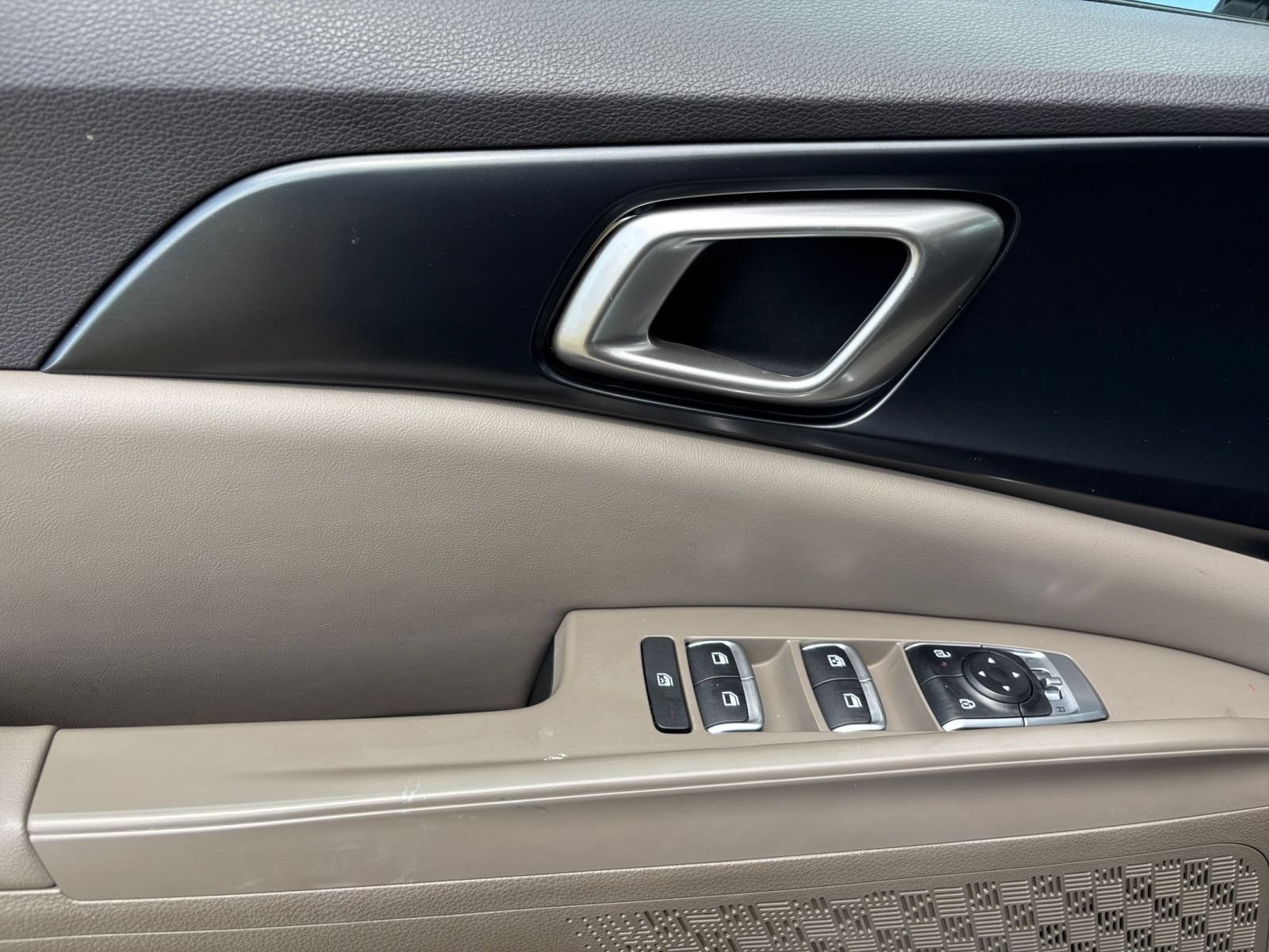 Used 2026 Kia Carnival FWD image 18