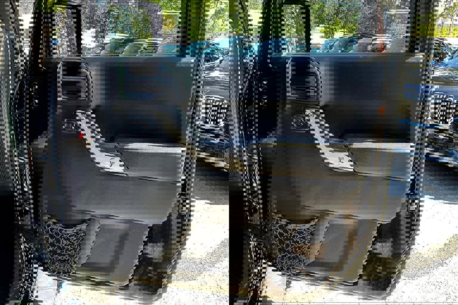 Used 2015 Jeep Wrangler Unlimited Sahara w/ Dual Top Group image 23