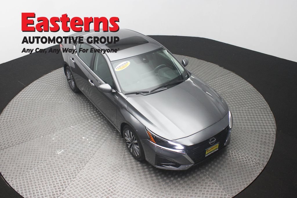 Used 2023 Nissan Altima 2.5 SV w/ SV Premium Package FWD image 3
