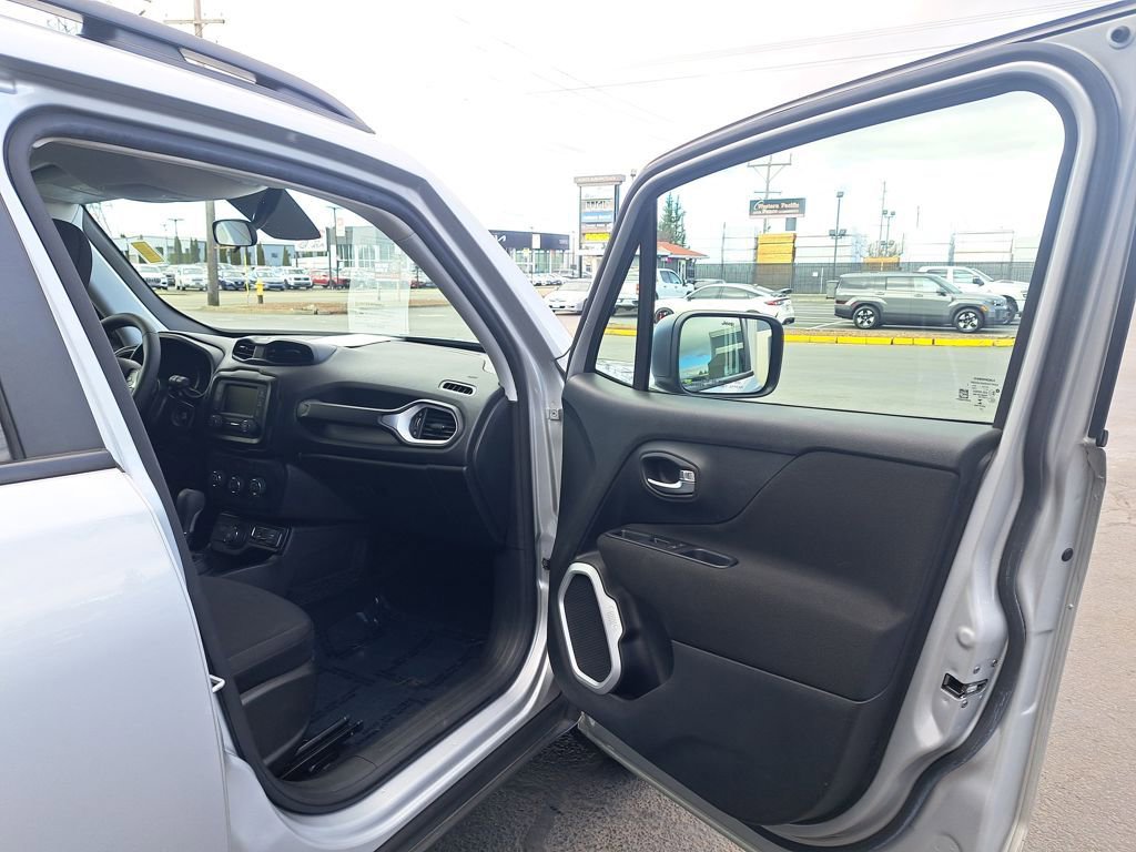 Used 2020 Jeep Renegade Sport w/ Sport Appearance Group AWD/4WD image 16