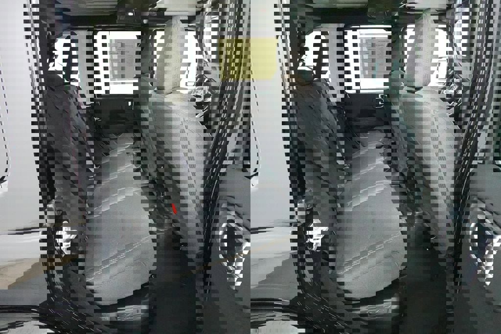 Used 2025 Jeep Wrangler Unlimited Sahara image 28