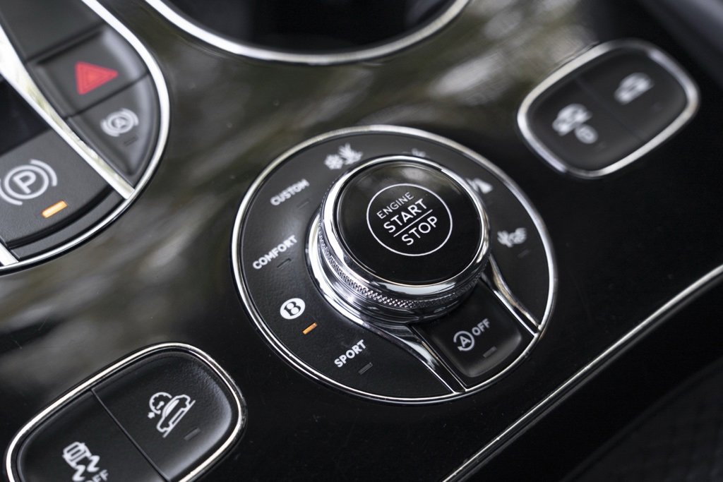 Used 2018 Bentley Bentayga image 35