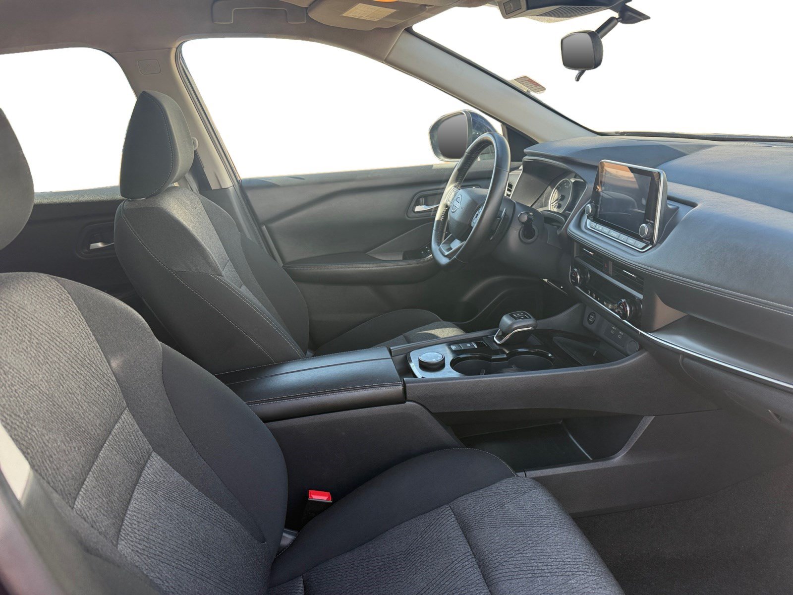 Used 2025 Nissan Rogue SV AWD/4WD image 15