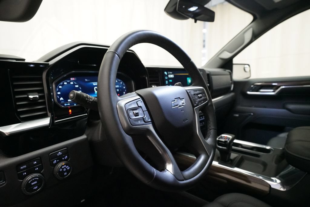 Used 2024 Chevrolet Silverado 1500 LT Trail Boss w/ Convenience Package II AWD/4WD image 8