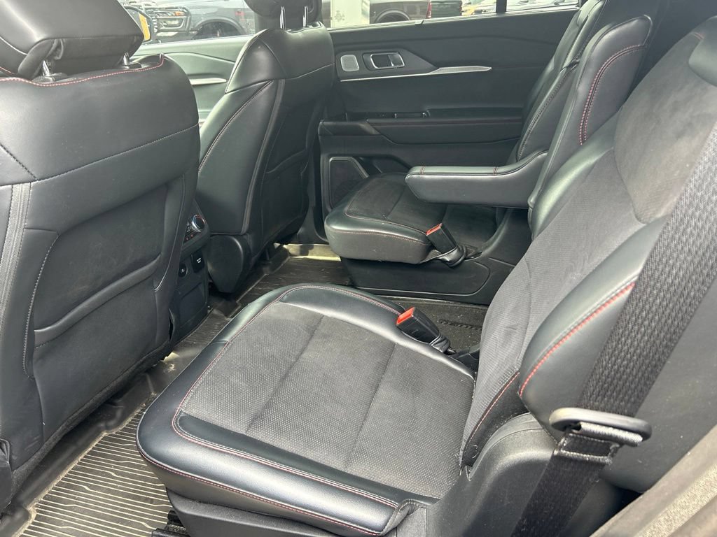 Used 2025 Ford Explorer ST AWD/4WD image 4