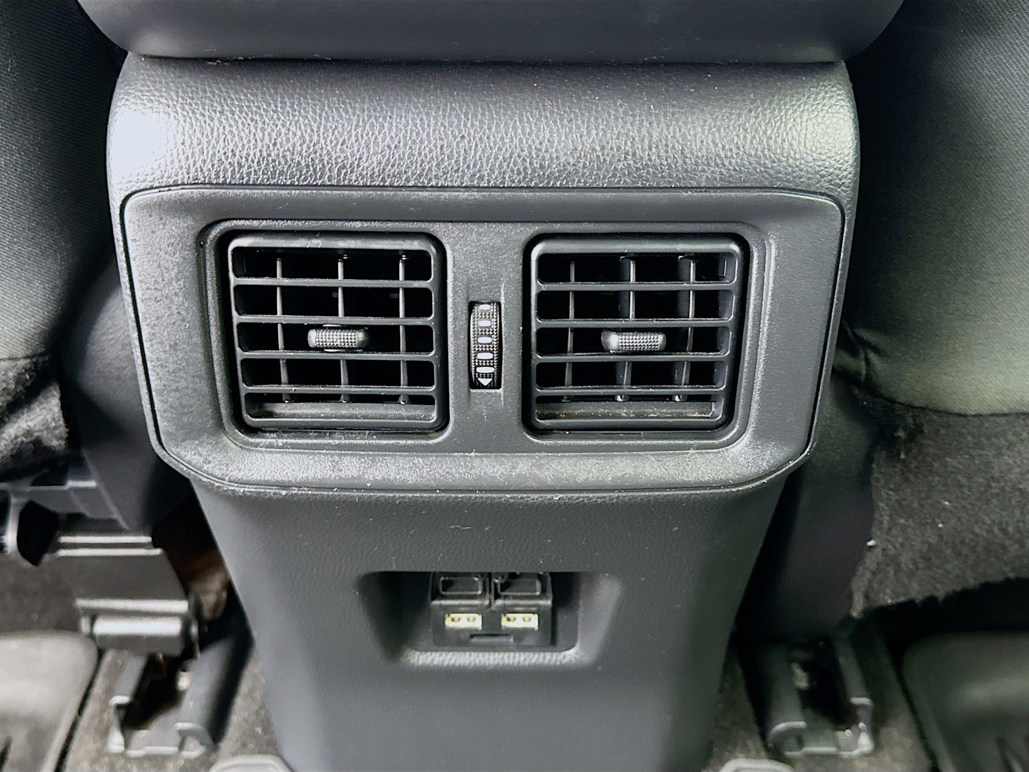 Used 2021 Toyota RAV4 XLE w/ Convenience Package FWD image 17
