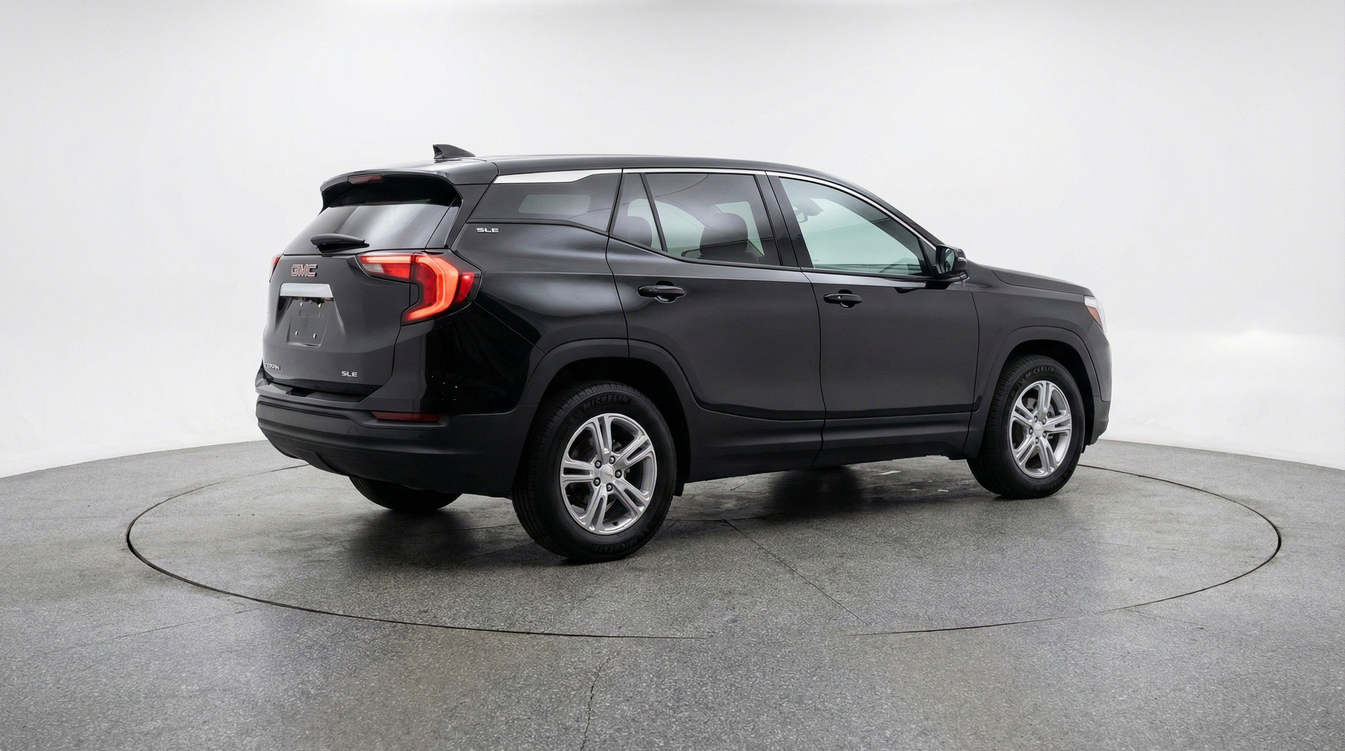 Used 2024 GMC Terrain SLE image 9
