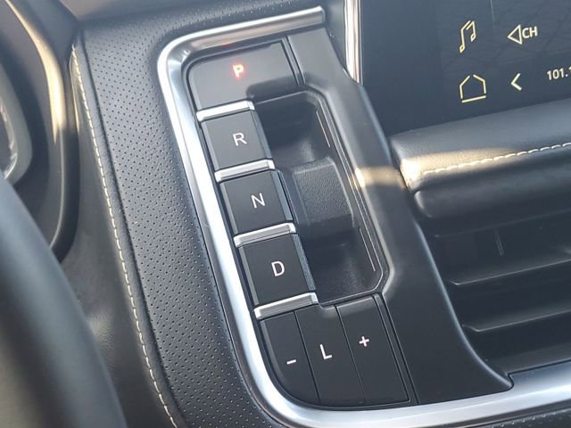 Used 2023 GMC Yukon SLT w/ SLT Luxury Package image 18