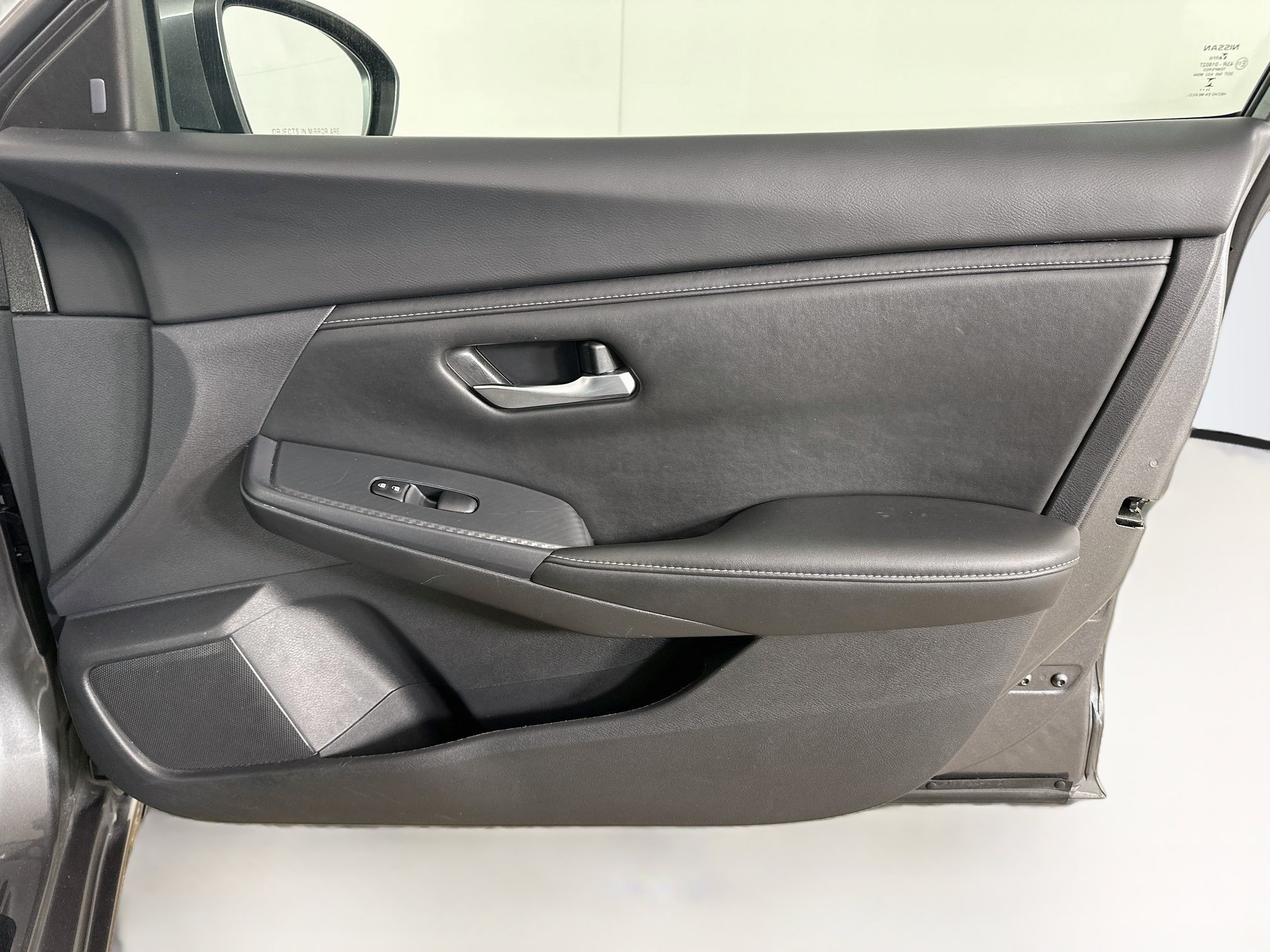 Used 2025 Nissan Sentra SV FWD image 30