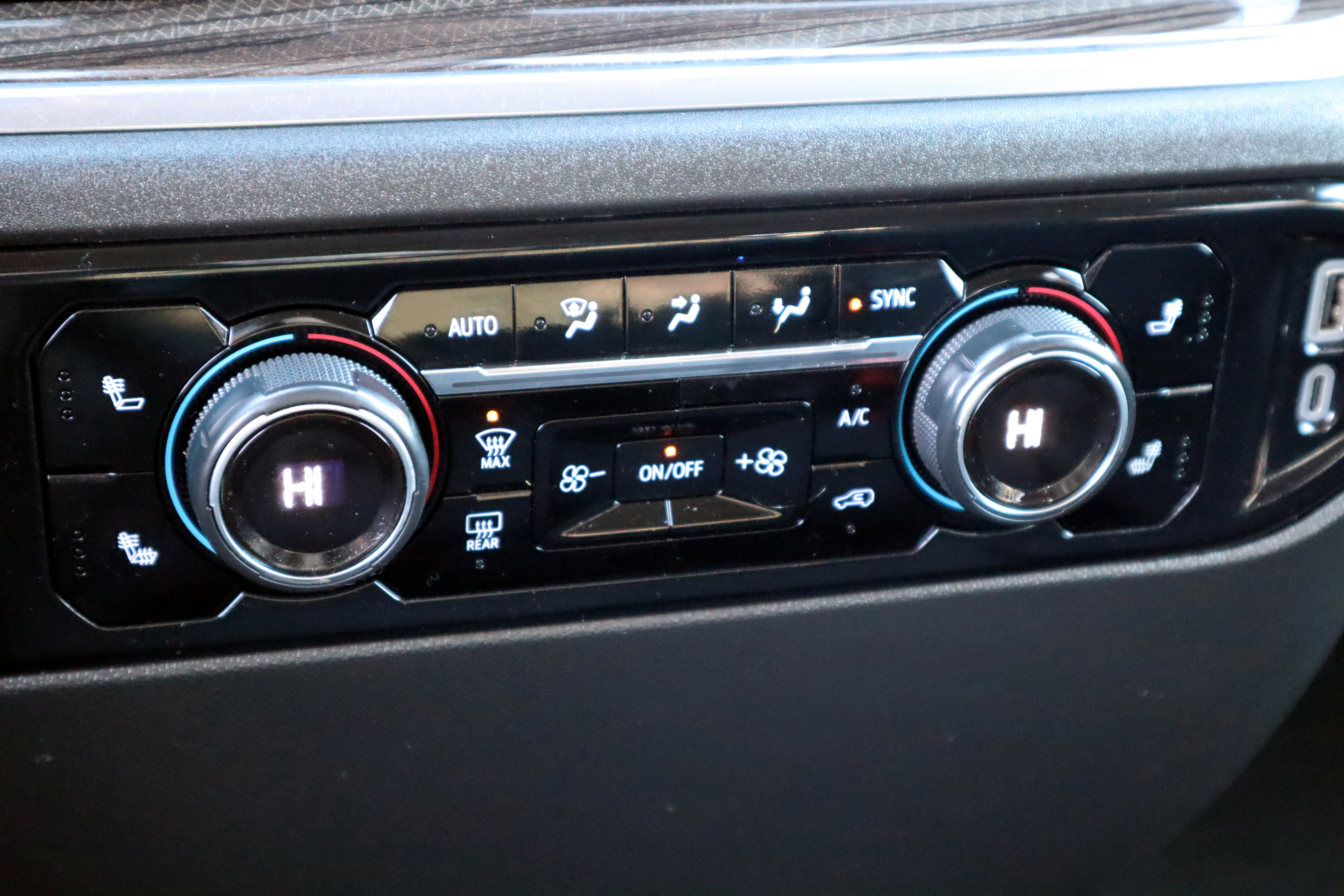 Used 2024 Chevrolet Silverado 3500 LT w/ Convenience Package image 24