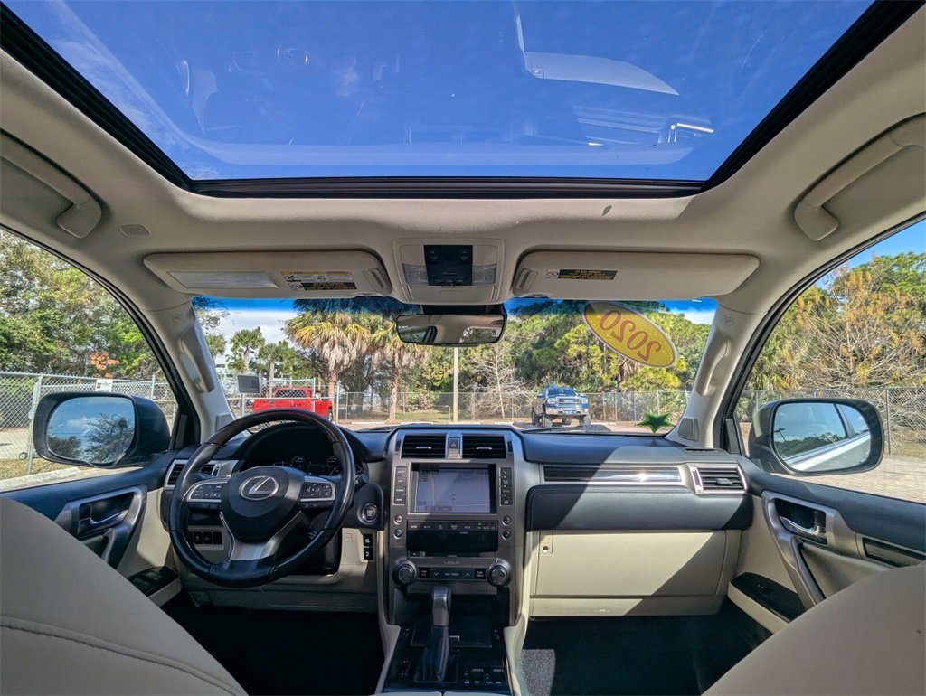 Used 2020 Lexus GX 460 Premium w/ Premium Package image 4