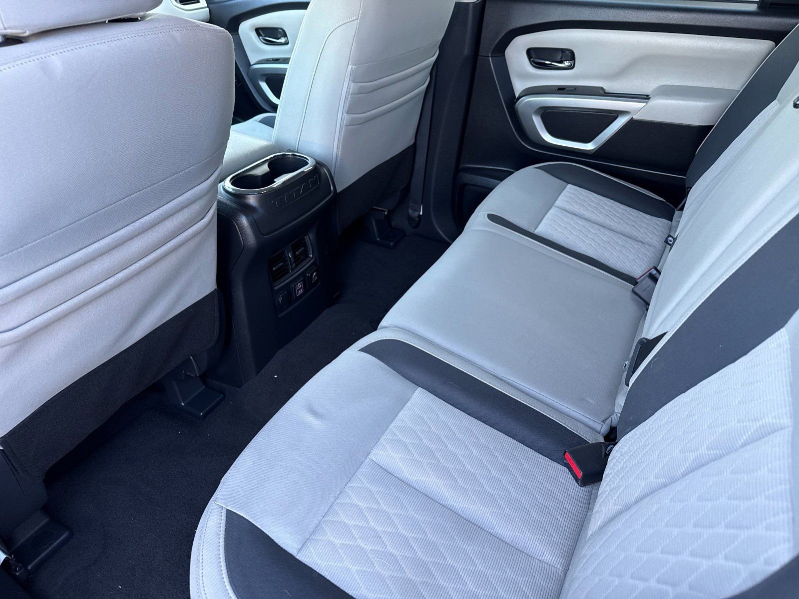 Used 2021 Nissan Titan SV w/ SV Convenience Package image 11