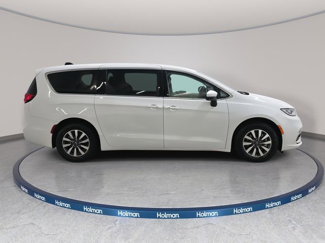 Used 2023 Chrysler Pacifica Touring-L image 5