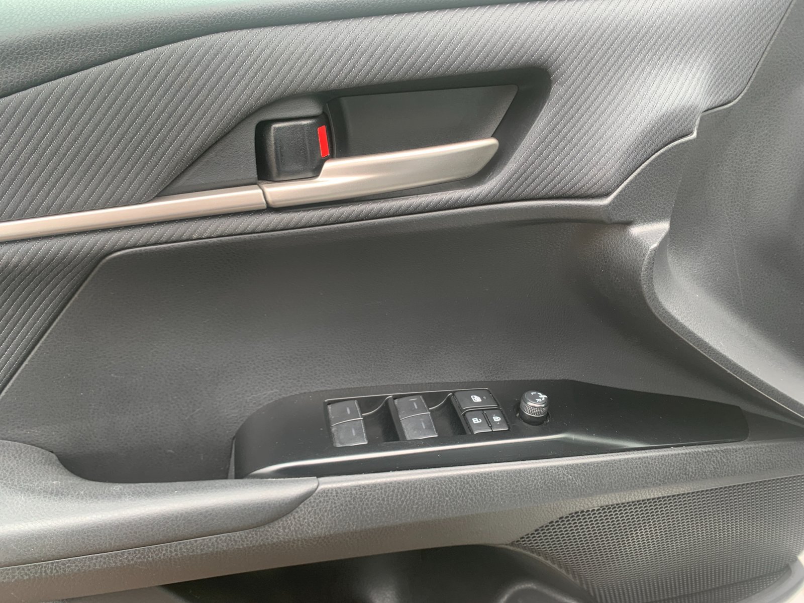 Used 2025 Toyota Camry SE FWD image 13