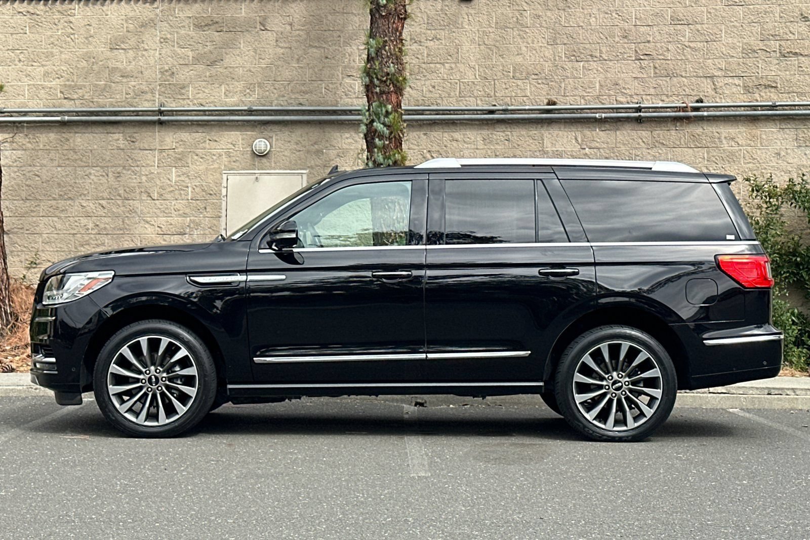Used 2020 Lincoln Navigator Reserve RWD image 6
