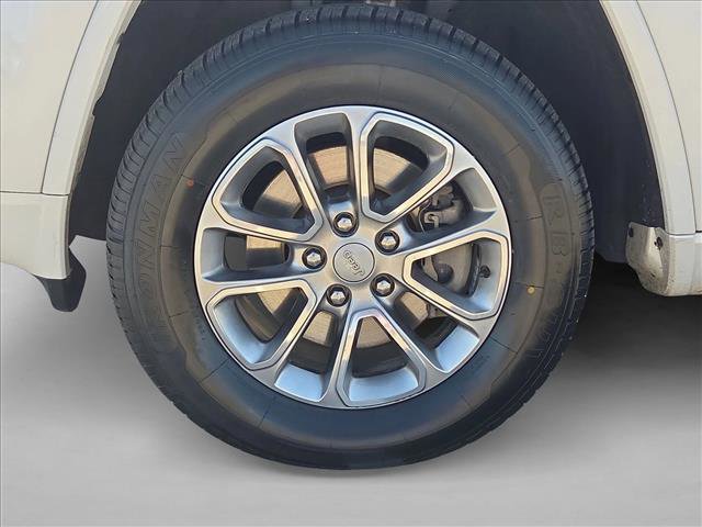 Used 2016 Jeep Grand Cherokee Overland w/ Advanced Technology Group AWD/4WD image 26