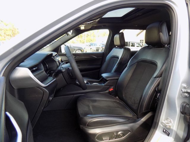 New 2024 Jeep Grand Cherokee L Altitude AWD/4WD image 17