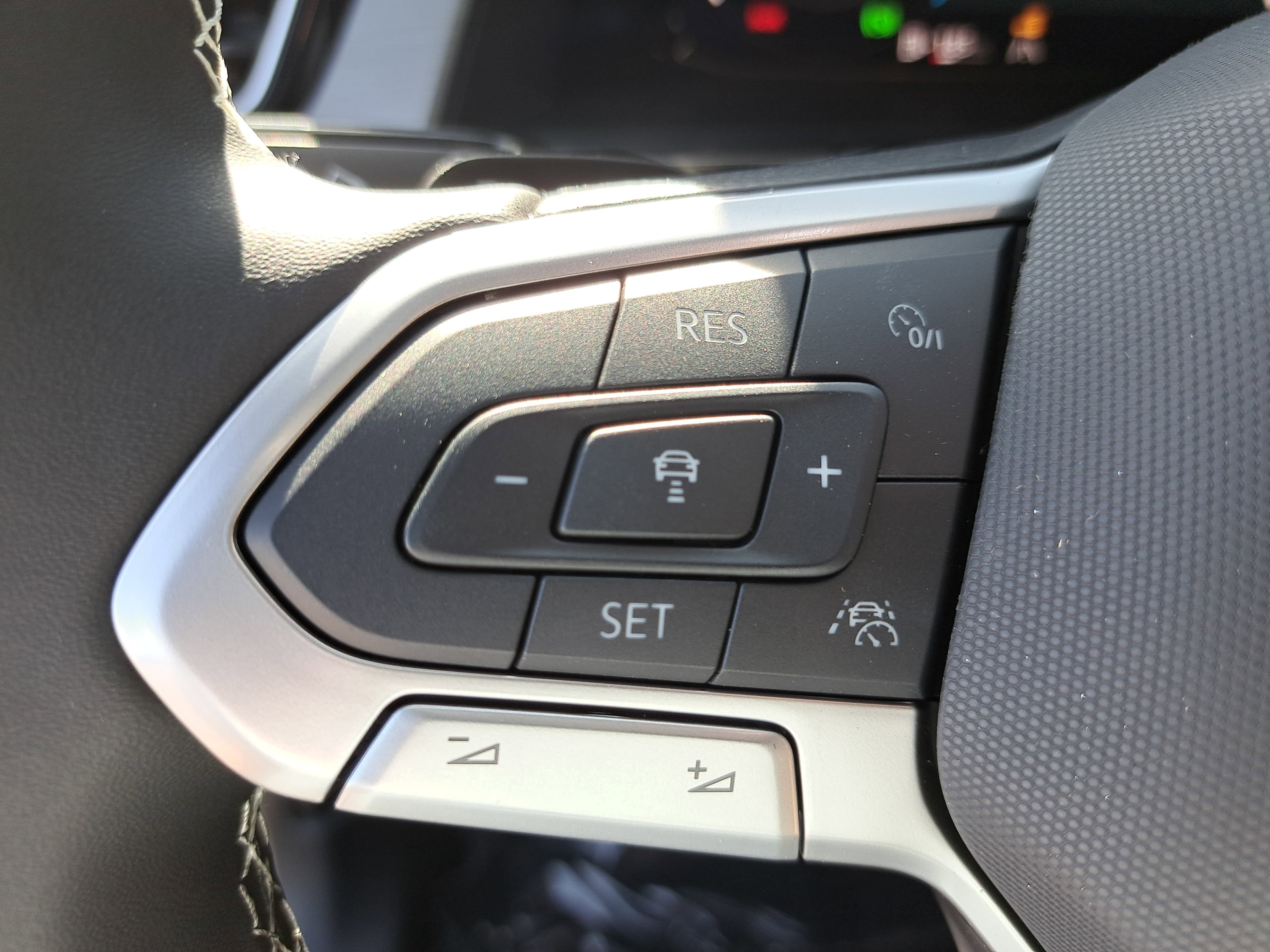 New 2026 Volkswagen Atlas Cross Sport SE FWD image 16