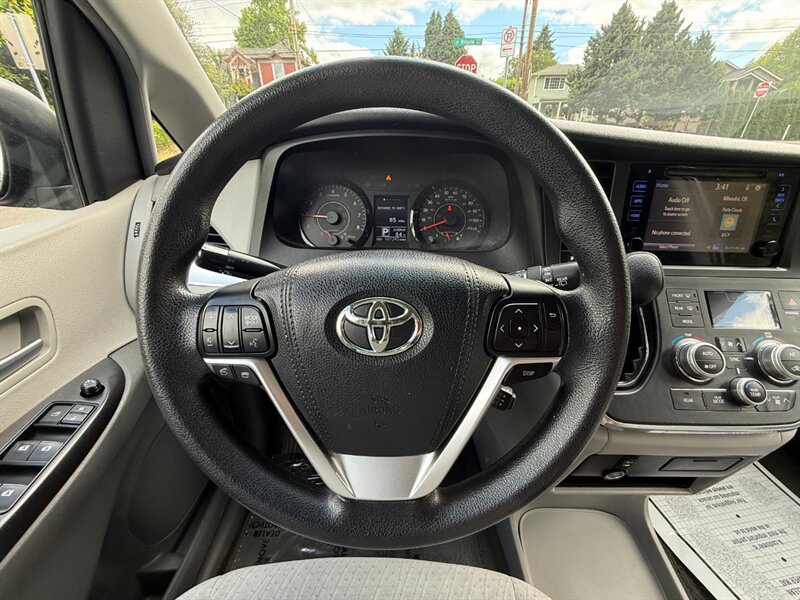 Used 2016 Toyota Sienna LE FWD image 19