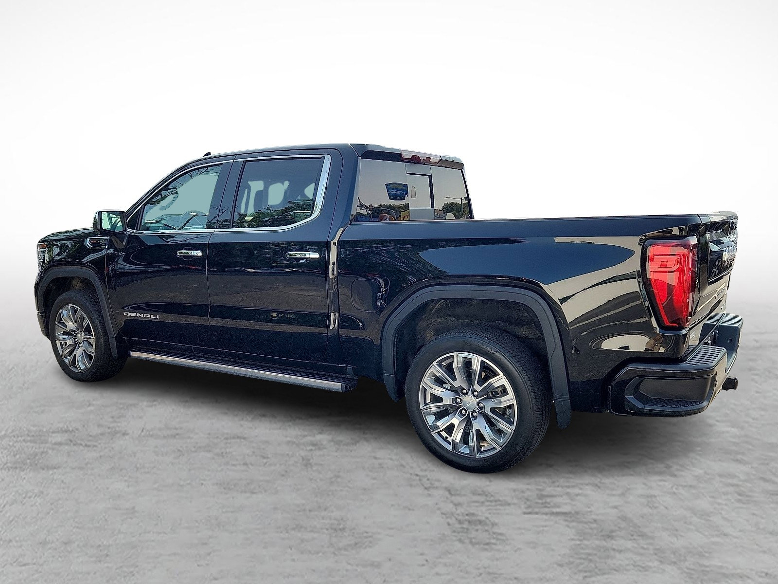 Certified 2024 GMC Sierra 1500 Denali w/ Denali Reserve Package image 4