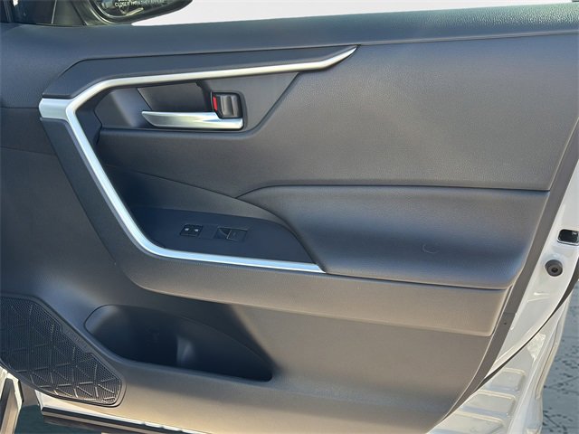 Used 2024 Toyota RAV4 SE w/ Convenience Package image 10