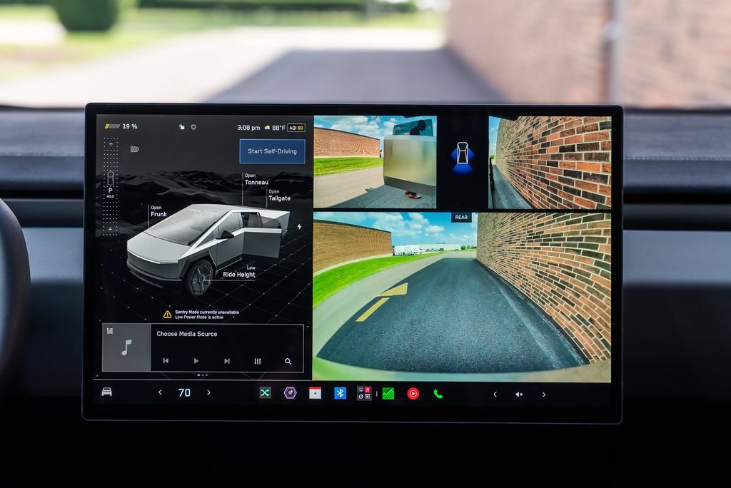 Used 2026 Tesla Cybertruck Cyberbeast AWD/4WD image 39