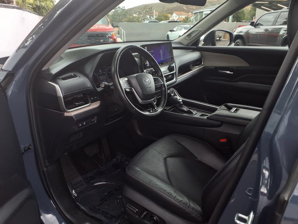 Certified 2024 Toyota Grand Highlander AWD image 17