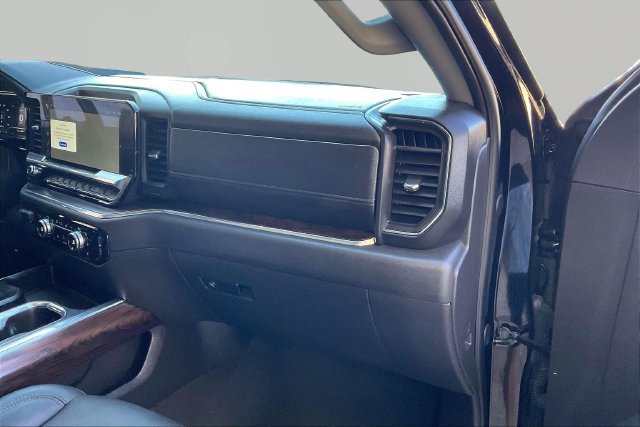 Used 2024 GMC Sierra 1500 SLT w/ SLT Convenience Package AWD/4WD image 18