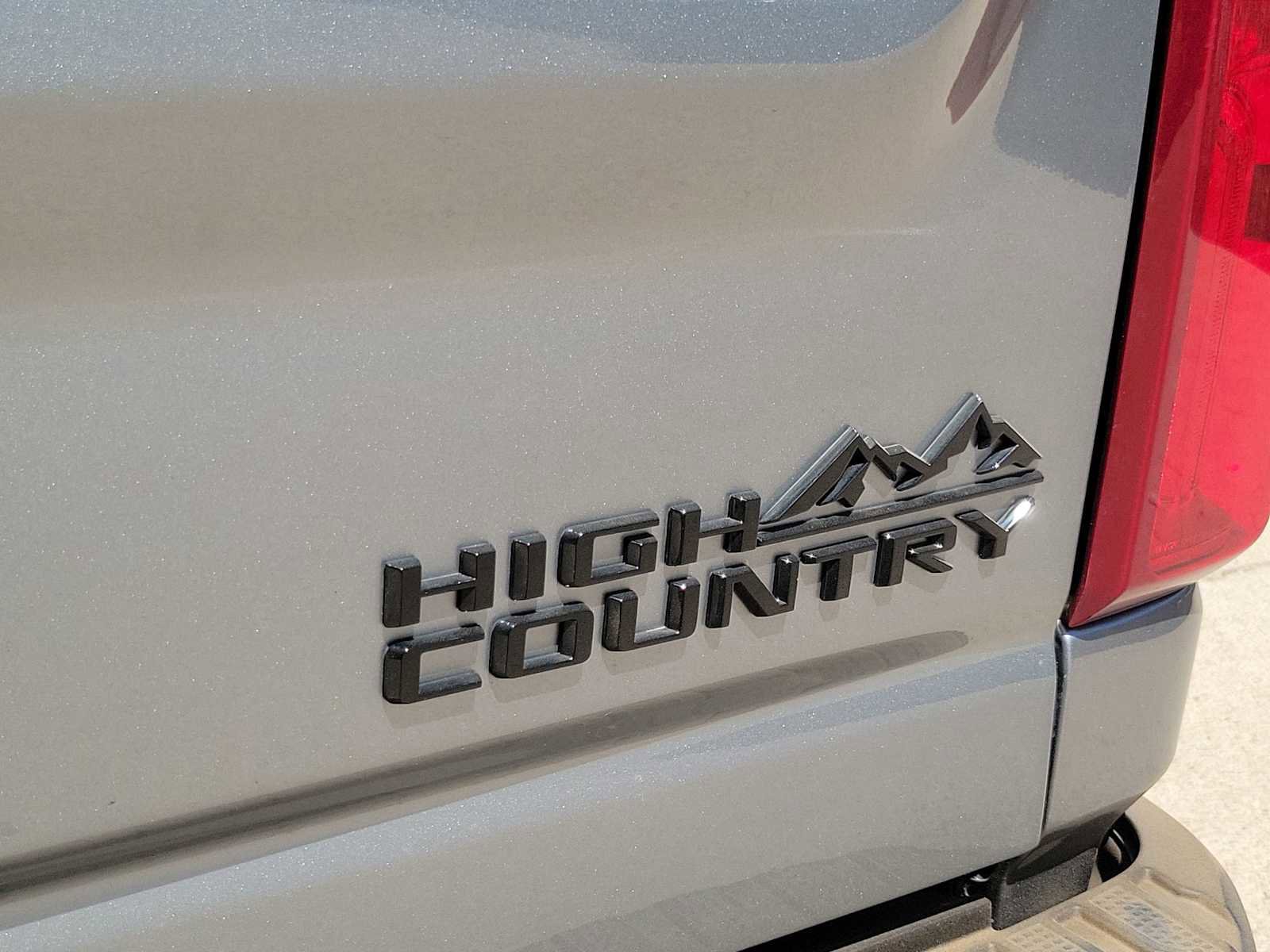 Used 2024 Chevrolet Silverado 3500 High Country w/ High Country Premium Package image 3