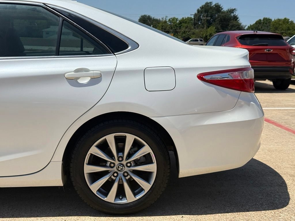Used 2017 Toyota Camry XLE w/ Moonroof Package FWD image 23