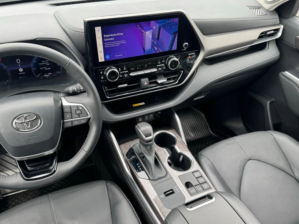 Used 2023 Toyota Highlander Limited FWD image 31