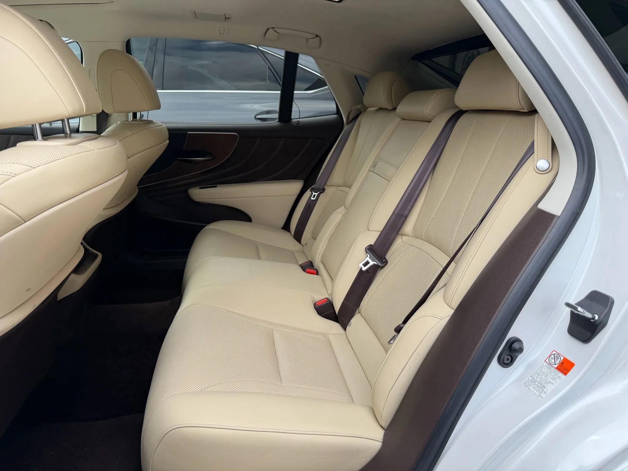 Used 2020 Lexus LS 500 w/ Accessory Package (Z2) image 8