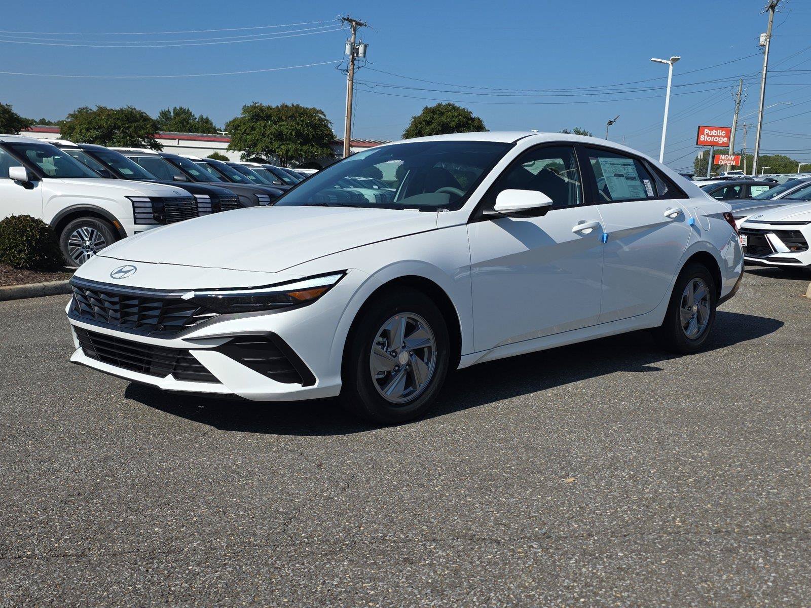 New 2026 Hyundai Elantra SE FWD image 2