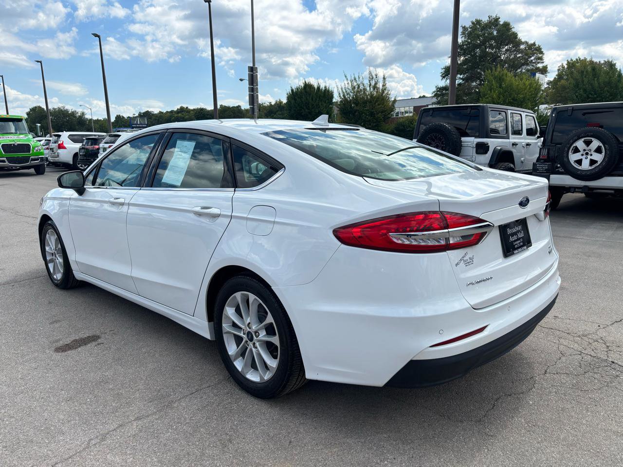 Used 2019 Ford Fusion SE FWD image 5