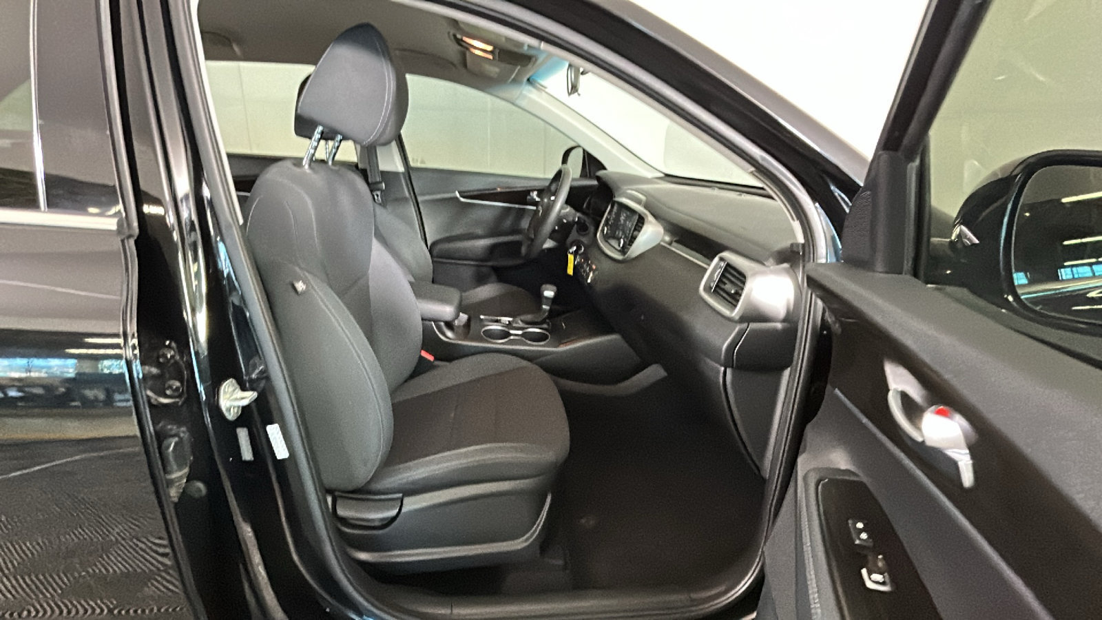 Used 2020 Kia Sorento LX AWD/4WD image 35