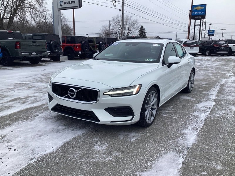 Used 2020 Volvo S60 T6 Momentum image 3