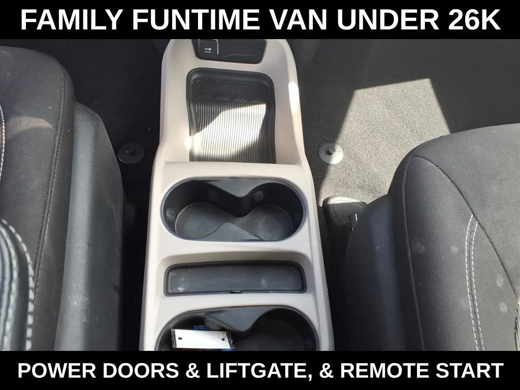 Used 2023 Chrysler Voyager LX image 24