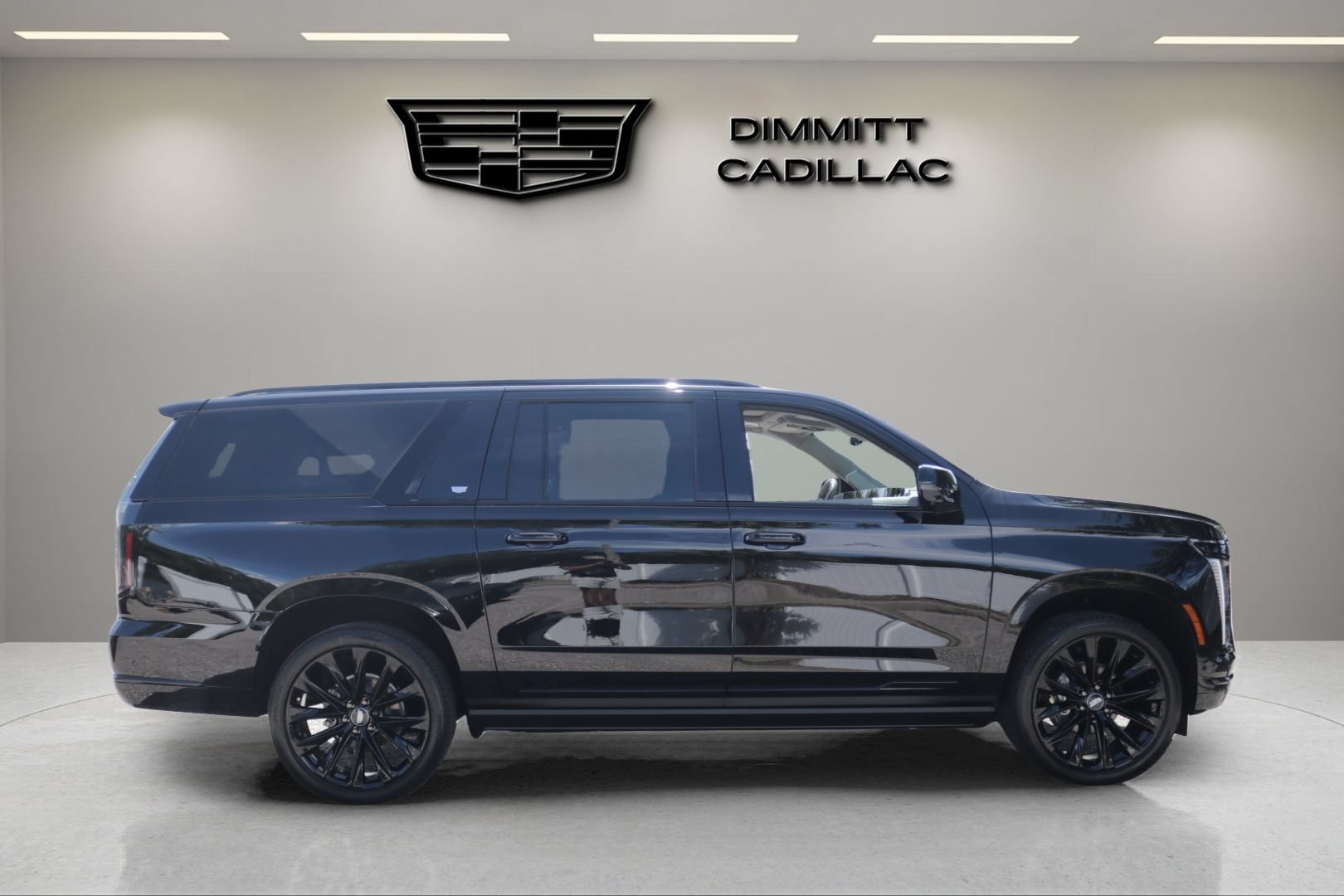 New 2026 Cadillac Escalade ESV Platinum Sport w/ LPO, ONYX Package AWD/4WD image 4