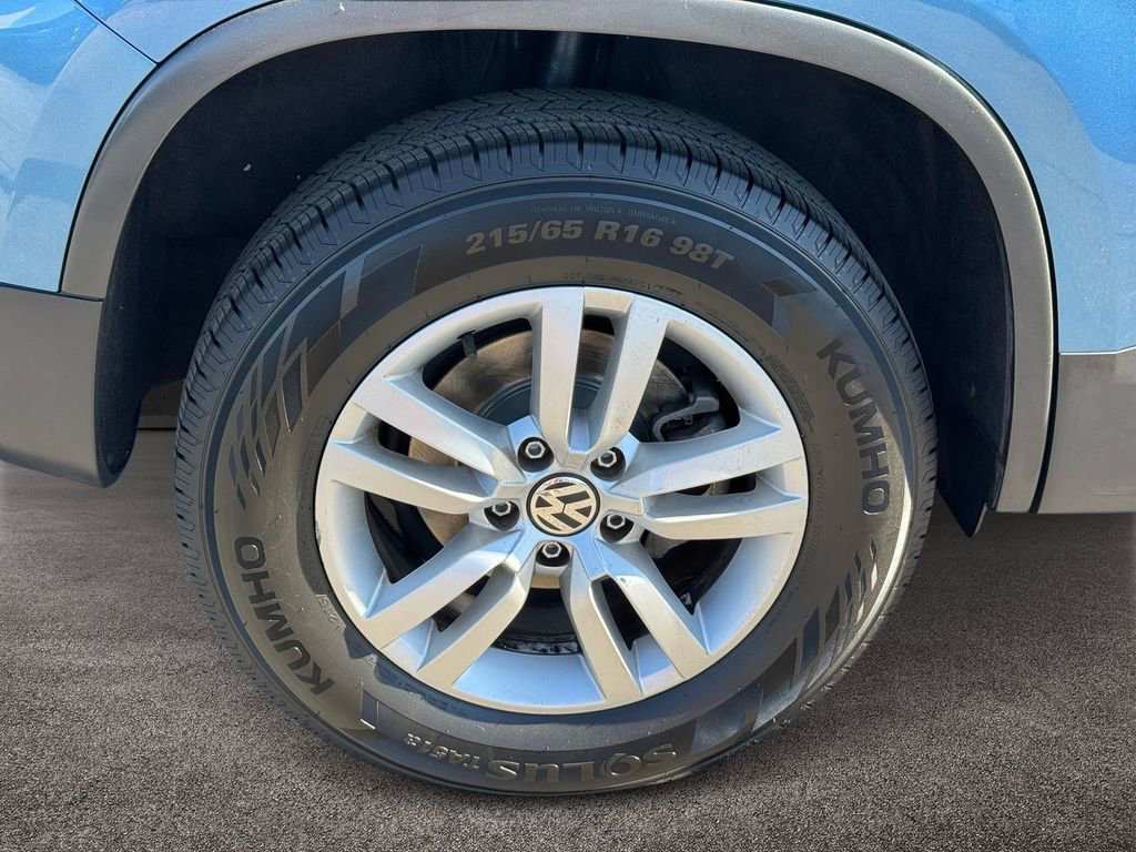 Used 2017 Volkswagen Tiguan S FWD image 9
