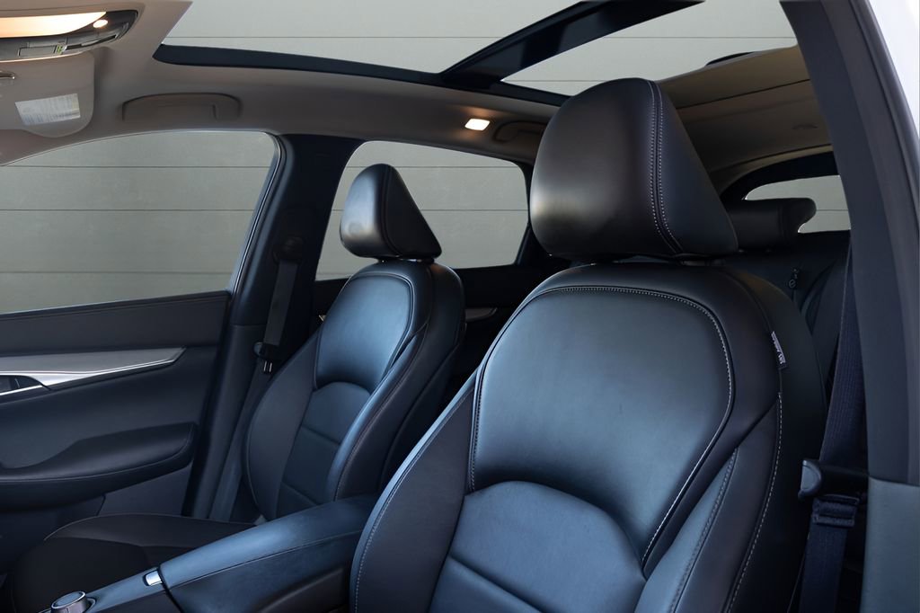 Used 2021 INFINITI QX50 Luxe AWD/4WD image 2