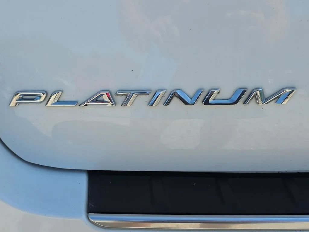 Used 2020 Ford Explorer Platinum w/ Premium Technology Package AWD/4WD image 10