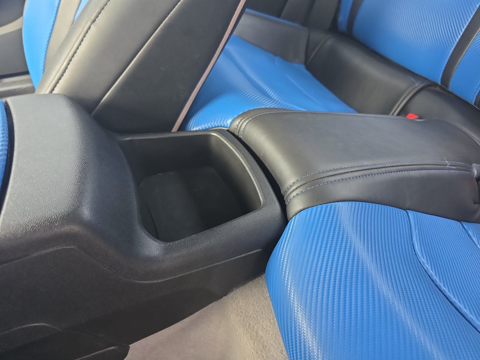 Used 2022 Chevrolet Camaro LT RWD image 32